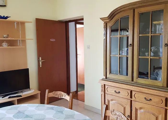 アパート Letina Sukošan